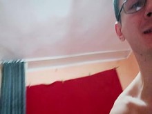 El tipo afortunado fue follado por su adorable amigo