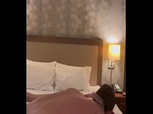 Encuentro de hotel espontáneo caliente con un extraño