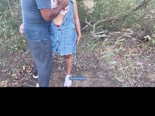 Ama de casa india gruesa y apasionado romance en el bosque al aire libre con su amigo vecino