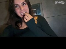 Una época de leve locura. Me jodí mientras esperaba mi pedido en el café.