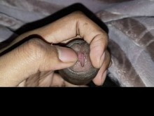 GOLPE A HOMBRE GIMIENDO CON SU SUAVE POLLA NEGRA