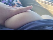 Recogió a su hermanastra de tetas grandes y suaves de la universidad 18+