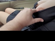 Recogió a una linda colegiala mayor de 18 años y no esperaba que fuera tan traviesa con un extraño