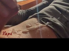 Tarde de masturbación caliente con enorme corrida cremosa en el cuerpo