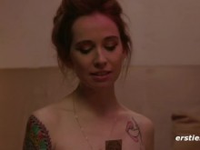 Fiesta de máquinas de follar con cuatro hermosas chicas Ersties