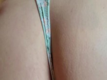 Hermanastra cachonda follando a lo perrito en su cama