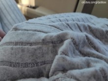 Hermanastra tetona moliendo lentamente una polla