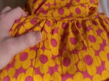 Morena de pelo corto con culo perfecto rebotando en una polla