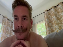 Feliz día de las madres a las que me encantaría follar: charla sucia para mami