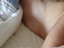 Paja Rápida En La Cama Con Semen