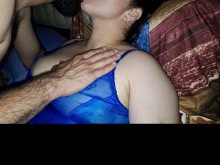 Nos quedamos cerca y hacemos el amor mientras llueve afuera - Sexo amateur con creampie