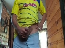 ¡Tan emocionada por que comenzara la copa del mundo que tuve que masturbarme!