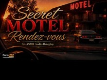 “Te necesitaba tanto” – Padrastro te cría cruda en un motel mientras estás ovulando (Audio erótico)