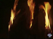 Dulcemente romántico junto a la chimenea y disfrutando del sensual estilo perrito y provocando pezones hinchados.