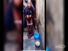 Ella engaña a su marido con la vecina